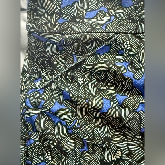 Chico’s Travelers floral pants - Picture 4 of 4